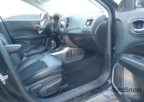 2018 Jeep Compass Latitude 4X4 z USA, uszkodzony, nr VIN 3C4NJDBB6JT232521